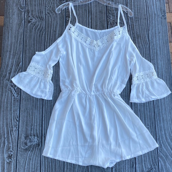 White Off Shoulders Lace Bell Sleeves Romper - Picture 2 of 7
